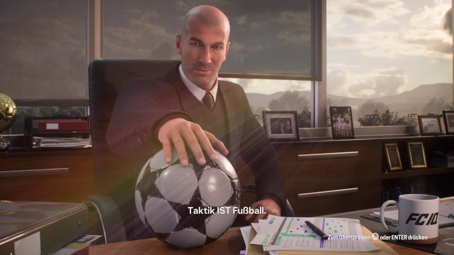 Das Bild zeigt Zinedine Zidane im EA FC 25 Karrieremodus.