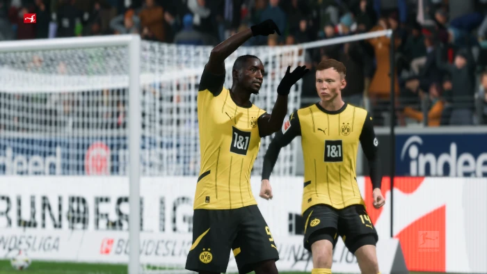 Das Bild zeigt das Spiel von Eintracht Frankfurt gegen Borussia Dortmund im EA FC 25 Karrieremodus.